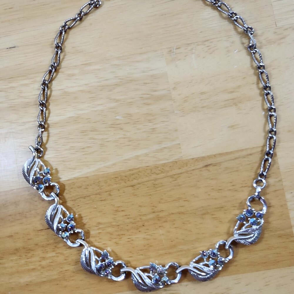 Vintage Star Necklace Silvertone Leaves Iridescent Rhinestones 18" Excellent Con